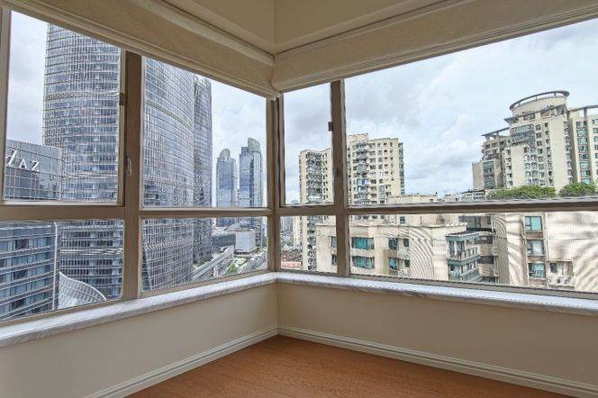 High-Floor 3BR Apartment in Xujiahui (L1/L9/L11)