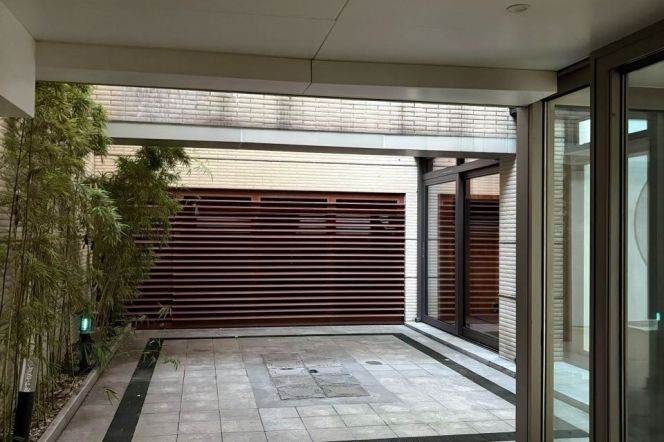 Spacious 4BR Apartment in Gubei with Private Garden (L2/L15)