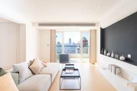 High-Floor Spacious 3BR Apartment in Gubei with Floor-to-Ceiling Windows (L2/L15)