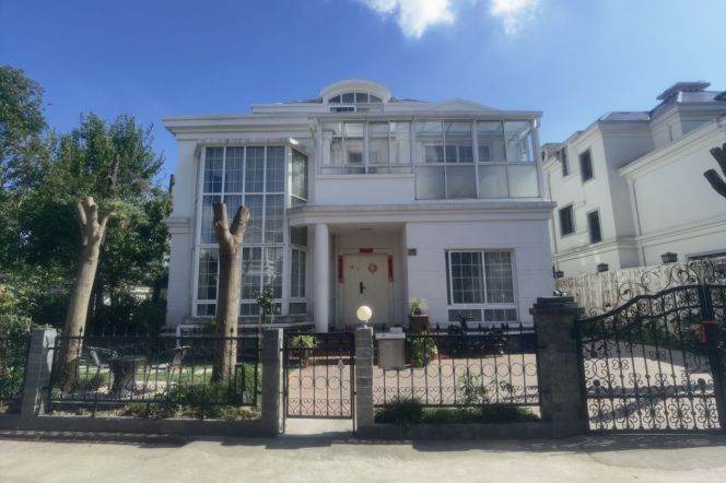 Spacious 5BR Villa near National Exhibition And Convention Center Metro with Private Garden