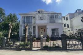 Spacious 5BR Villa near National Exhibition And Convention Center Metro with Private Garden