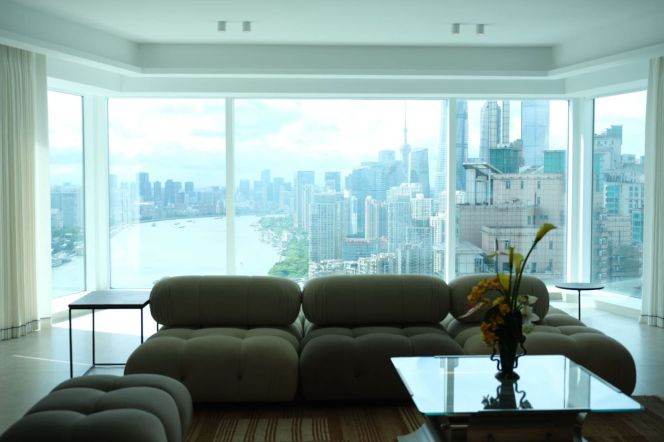 High-Floor Spacious 4BR Apartment near Shangcheng Rd Metro