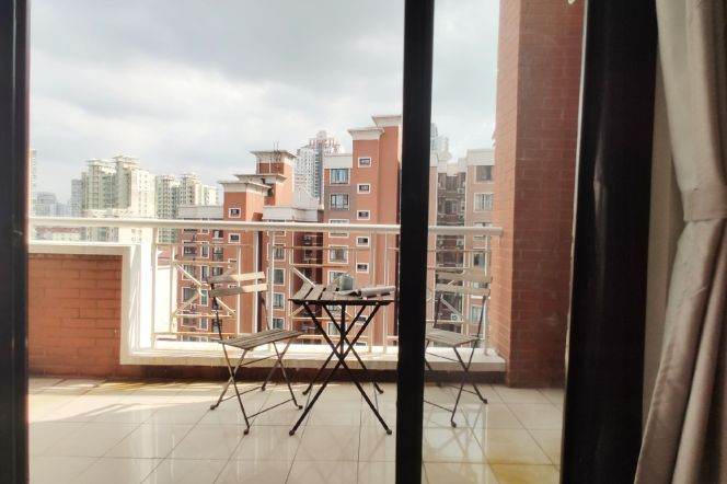 Spacious 1BR Apartment in Gubei