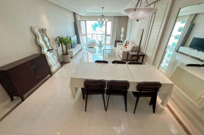 High-Floor Spacious 2BR Apartment near Shangcheng Rd Metro