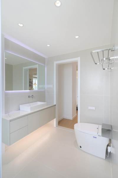 Housing image — Bathroom