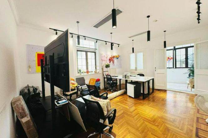 Spacious Studio Office in Jing'an