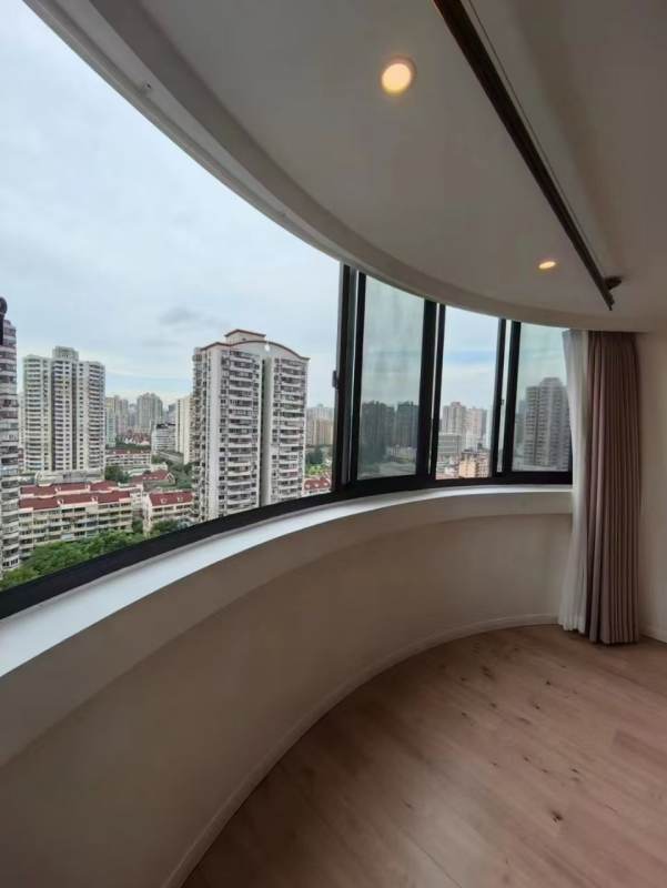 Housing image — Balcony