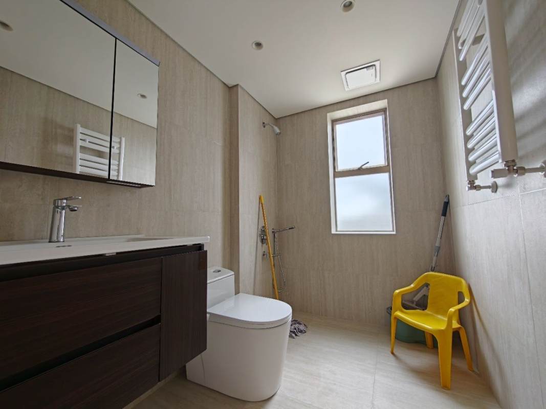 Housing image — Bathroom