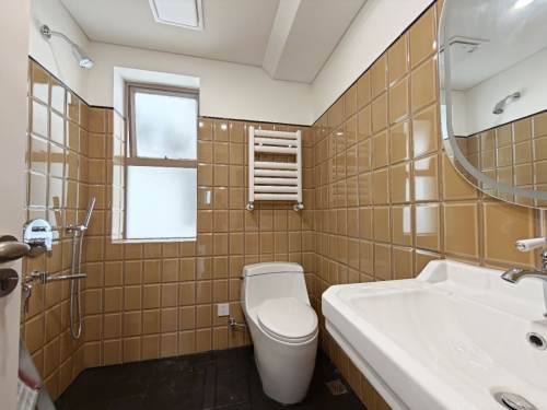Housing image — Bathroom