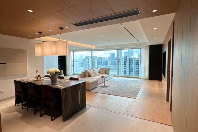 High-Floor Spacious 4BR Apartment near Shangcheng Rd Metro