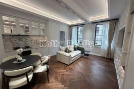 2BR Heritage Apartment near Middle Huaihai Rd Metro (L1/L13/L14)