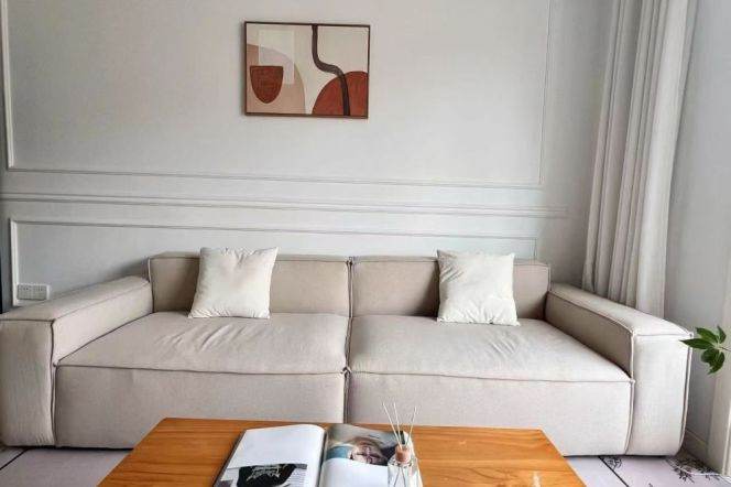 1BR Apartment in Gubei (L10)