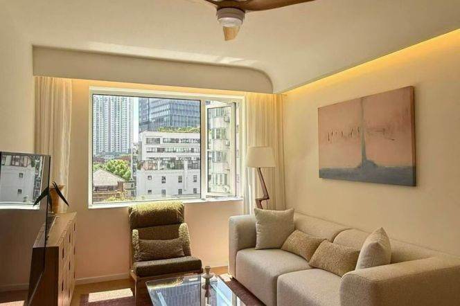 1BR Apartment in Jing'an (L7)
