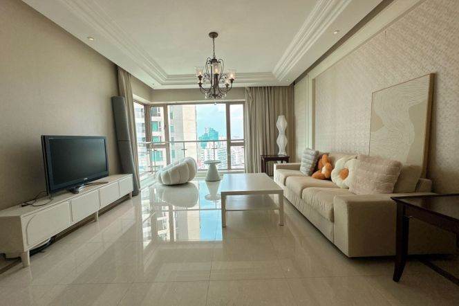 High-Floor Spacious 2BR Apartment near Shangcheng Rd Metro