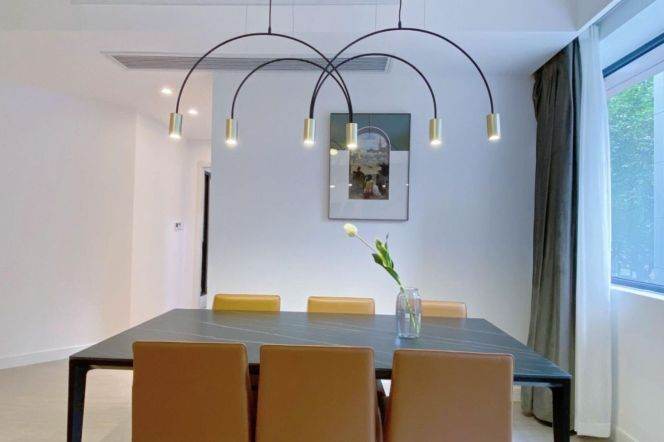 Spacious 2BR Apartment near Xujiahui Metro (L4)