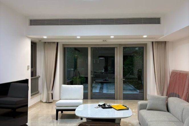 Spacious 4BR Apartment in Gubei with Private Garden (L2/L15)
