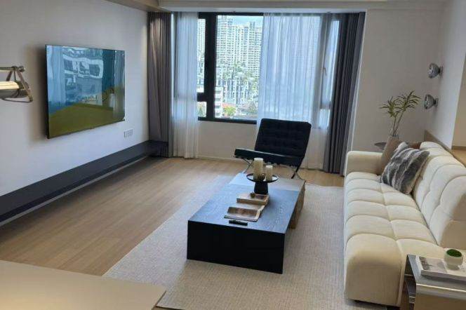 Spacious 2BR Apartment near Shanghai Railway Station Metro with River View (L13)