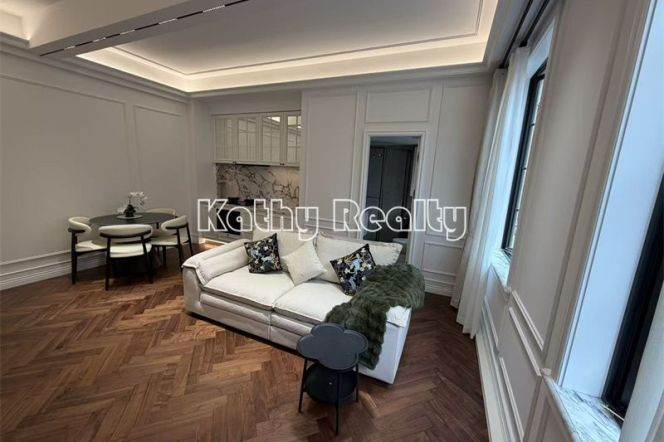 2BR Heritage Apartment near Middle Huaihai Rd Metro (L1/L13/L14)