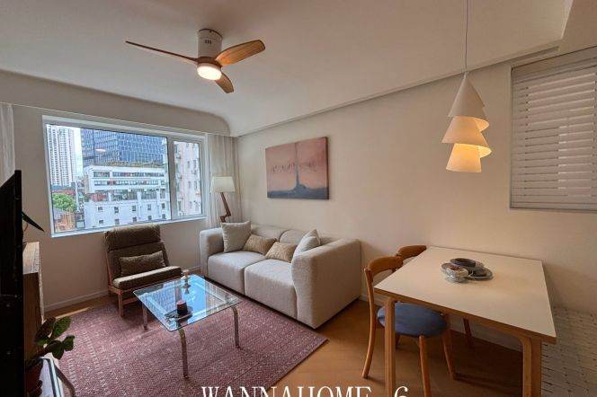 1BR Apartment in Jing'an (L7)
