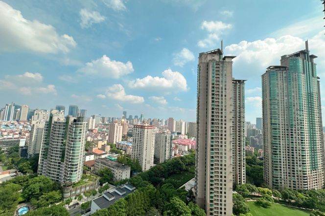 High-Floor Spacious 2BR Apartment near Shangcheng Rd Metro