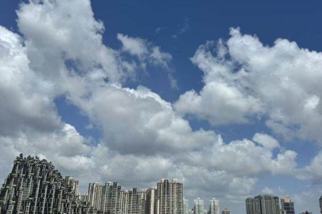Spacious 2BR Apartment near Shanghai Railway Station Metro with River View (L13)