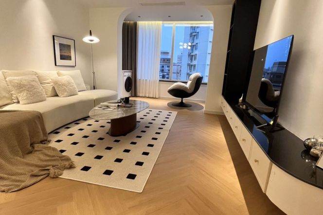 High-Floor 2BR Apartment in Xujiahui