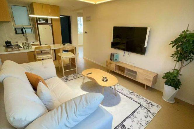 1BR Apartment in Gubei (L10)