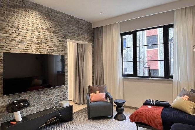 3BR Apartment near Nanjing Xi Lu with Terrace (L2/L12/L13)
