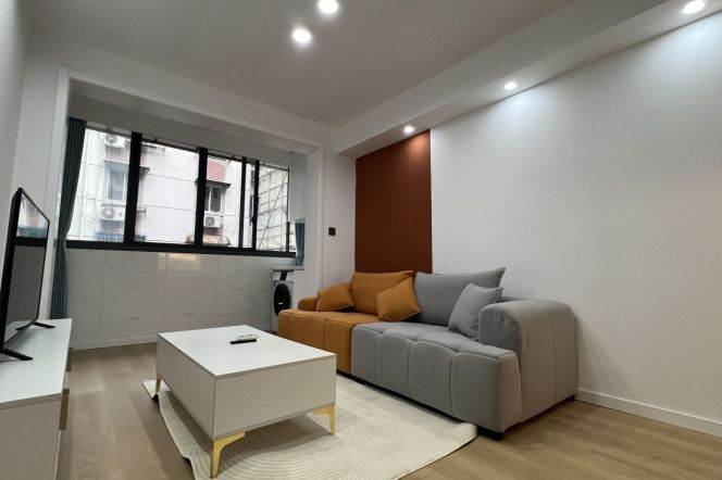 1BR Apartment near Jiangsu Rd Metro (L2/L11)