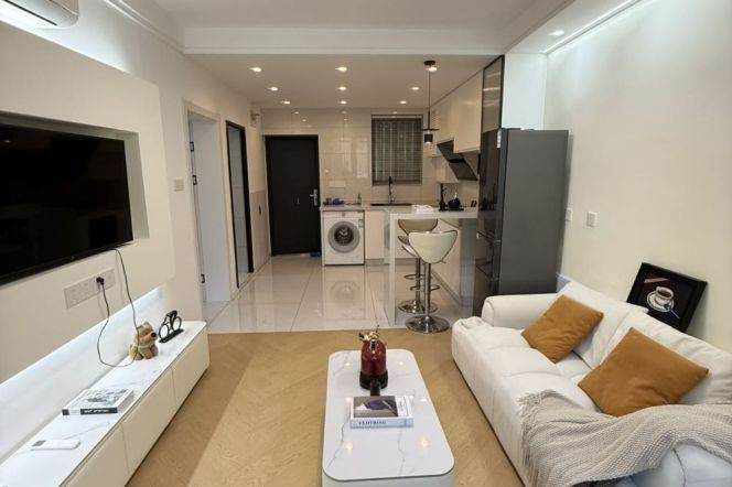 1BR Apartment in Gubei (L10)