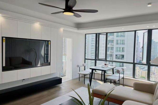 High-Floor 2BR Apartment near Zhenping Rd Metro (L3/L4/L7)