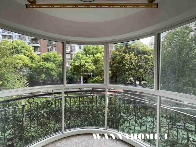 Housing image — Balcony