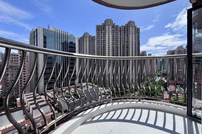 Spacious 3BR Apartment near Changshou Rd Metro (L7/L13)