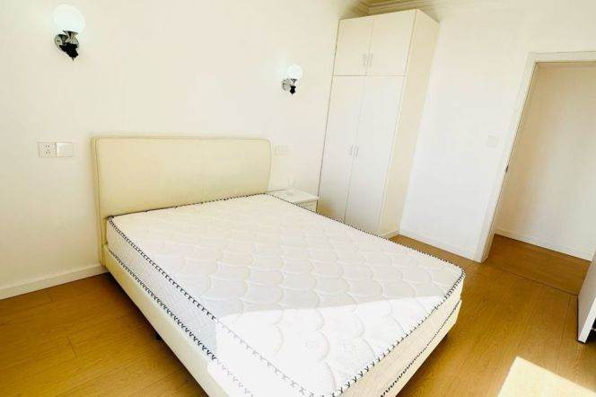 High-Floor 4BR Apartment near Zhongshan Park