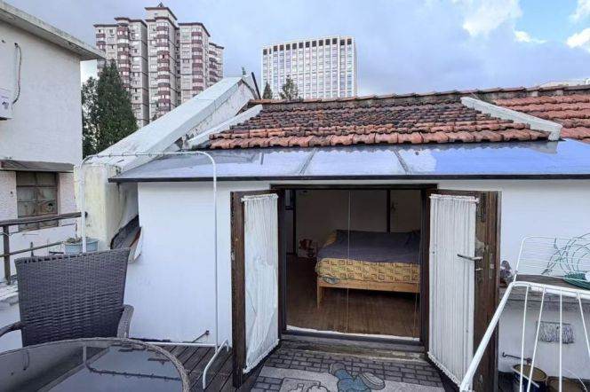 1BR Lane House with Private Garden (L9)