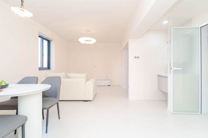 2BR Apartment near Jiangsu Rd Metro (L2/L11)