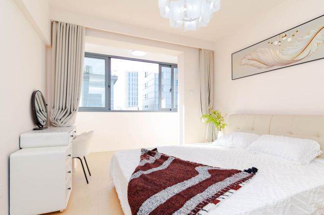 2BR Apartment near Jiangsu Rd Metro (L2/L11)