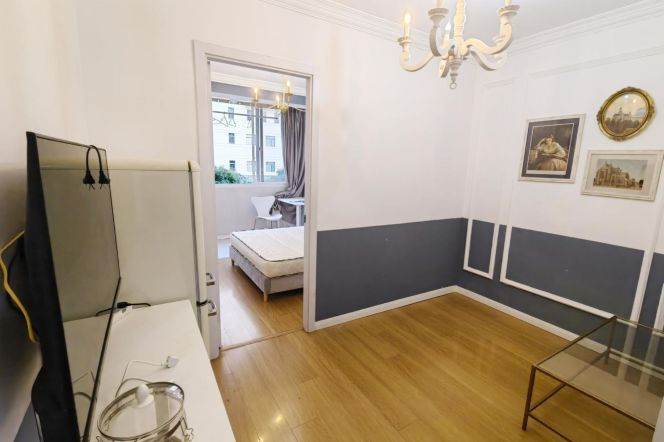 2BR Apartment near Xujiahui Metro