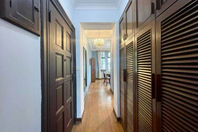 Spacious 1BR Heritage Apartment in Jing'an (L2/L12/L13)