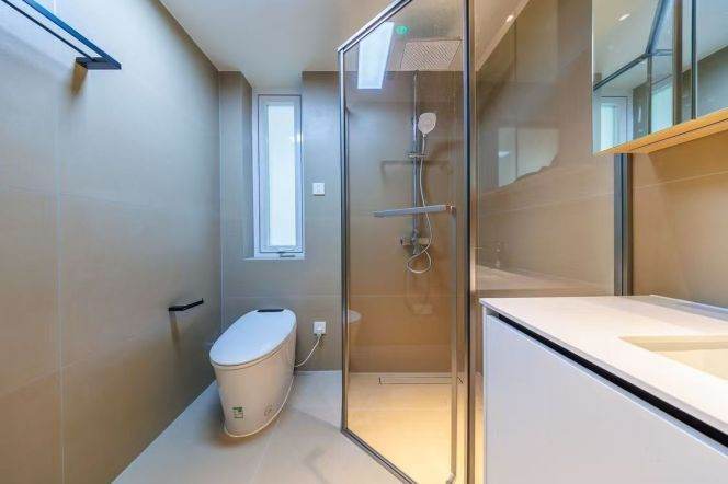 High-Floor 1BR Apartment in Gubei (L2/L15)