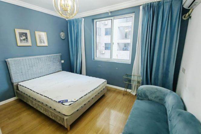 2BR Apartment near Xujiahui Metro