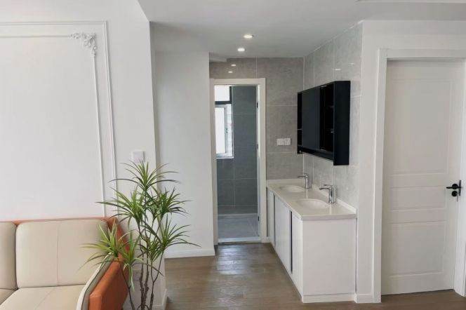 High-Floor 2BR Apartment near Zhenping Rd Metro (L3/L4/L7)