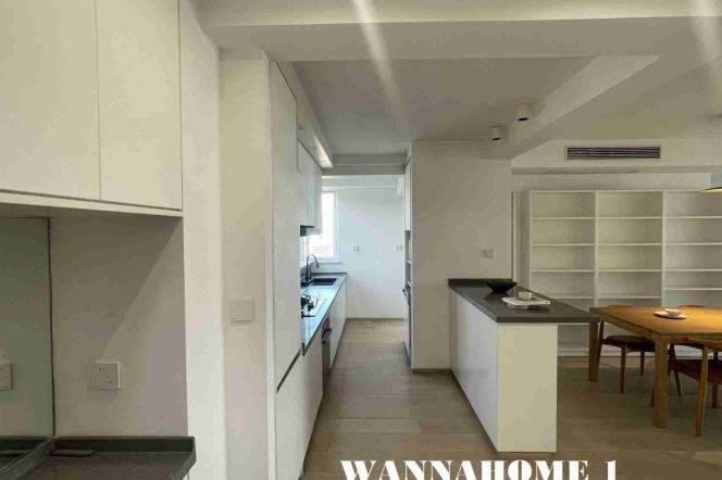 High-Floor Spacious 3BR Apartment near Changshu Rd Metro with Floor-to-Ceiling Windows