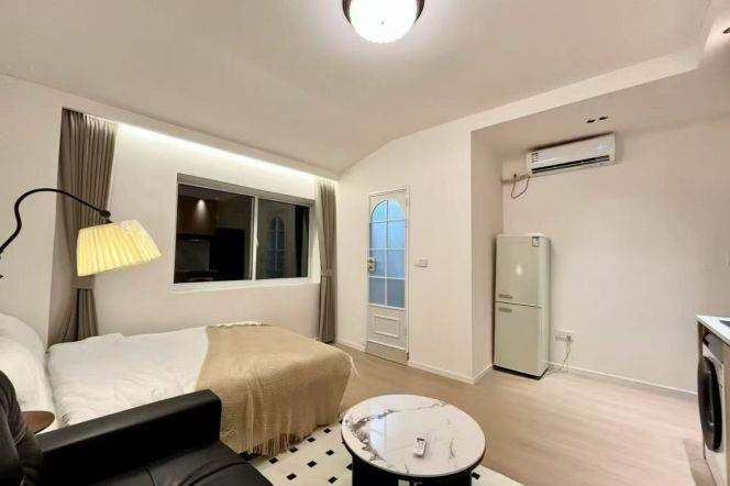 1BR Lane House (L9)