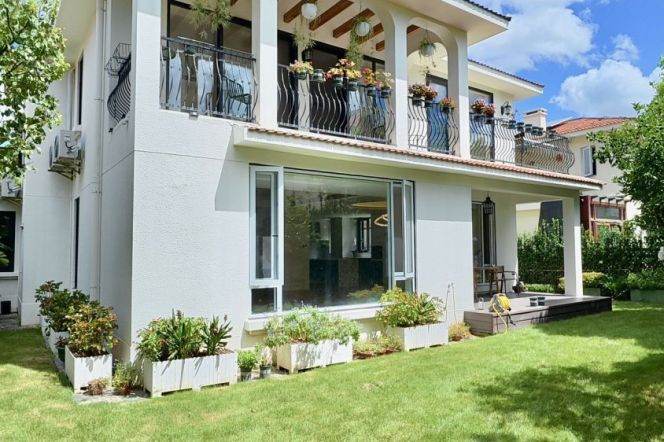5BR Apartment near National Exhibition And Convention Center Metro with Private Garden (L2/L17)