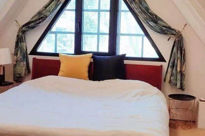 Spacious 1BR Lane House in Old Xuhui (L10)