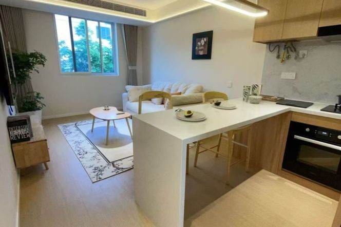 1BR Apartment in Gubei (L10)