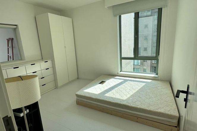 High-Floor Spacious 2BR Apartment near Jiangsu Rd Metro with Floor-to-Ceiling Windows