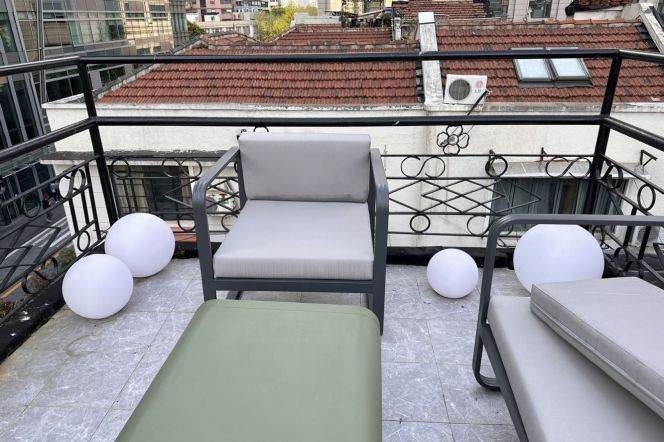 3BR Apartment near Nanjing Xi Lu with Terrace (L2/L12/L13)