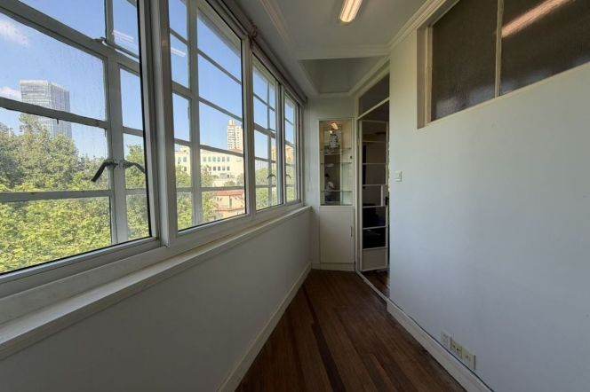 Spacious 1BR Heritage Apartment in Old Xuhui (L10)